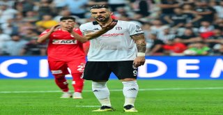 Spor Toto Süper Lig: Beşiktaş: 1 - Antalyaspor: 3 (İlk Yarı)