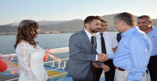 Türkiyenin En Büyük Gölü Ve Feribotunda Nikah Töreni Yapıldı