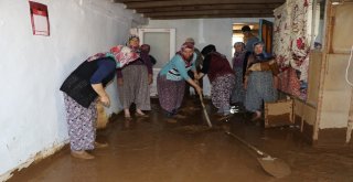 Selle Sarsılan Çiftçi Yaralarını Sarmaya Çalışıyor