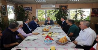 Başkan Yaşar, Hal Esnafıyla Buluştu