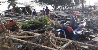 Endonezyaın Sulawesi Adasındaki Depremde Ölü Sayısı 48E Yükseldi