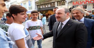 Bakan Varank İstiklal Caddesinde