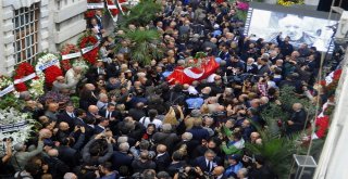 Ara Güler İçin Beyoğlu Üç Horan Ermeni Kilisesinde Tören Düzenlendi