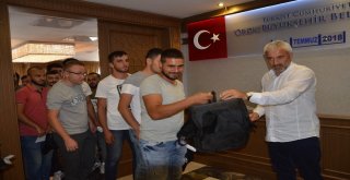 Başkandan Asker Yolcularına Jest