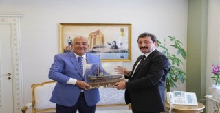 Mersin Büyükşehir Belediye Başkanı Kocamazdan , Vali Tavlıya Ziyaret