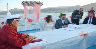 Türkiyenin En Büyük Gölü Ve Feribotunda Nikah Töreni Yapıldı