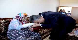 Emniyetten Bayram Öncesi Huzurevi Sakinlerine Moral Ziyareti