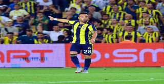 Şampiyonlar Ligi: Fenerbahçe: 0 - Benfica: 0 (Maç Devam Ediyor)