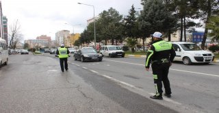 Adıyamanda Trafik Uygulamaları Devam Ediyor