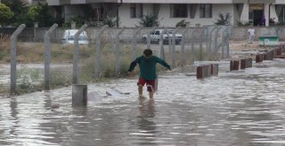 Suda Mahsur Kalan Minibüse İlginç Kurtarma
