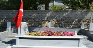 Adilcevaz Belediyesi, El Bab Şehidi Bozarslanın Mezarını Yaptırdı