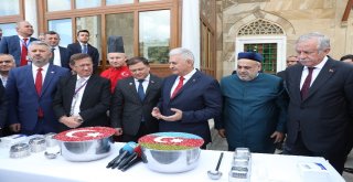Tbmm Başkanı Binali Yıldırım Azerbaycanda Aşure Dağıttı