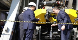 Enerji Bakanı Fatih Dönmez, Oruç Reis Gemisini Ziyaret Etti