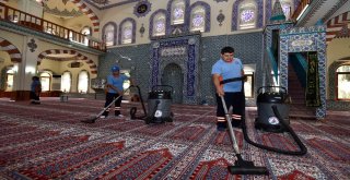 Muratpaşada Camilere Gül Suyu