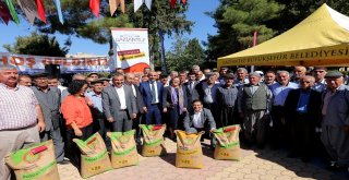 Büyükşehirin Çiftçilere Desteği Sürüyor