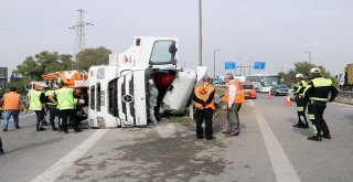 Sakarya Gişelerinde Beton Mikseri Devrildi: 1 Ölü