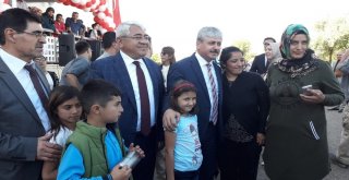 Karsta Güneş Altında Kalan Öğrencileri Vali Doğan Kurtardı