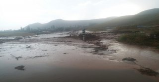 Çorumdaki Aşırı Yağışlar Ulaşımı Adeta Felç Etti