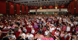 ‘Bilimin Uçan Sirki Tiyatro Oyunu Sahnelendi