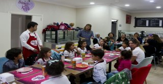 Minik Öğrencilerin “Sevgi Kafe” Keyfi