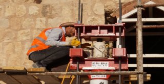 Tarihi Artuklu Hamamı Yerine İndirildi