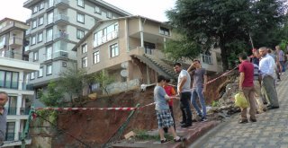 Sancaktepede Toprak Kayması Yaşanan Binanın Sakinleri Geceyi Otelde Geçirdi