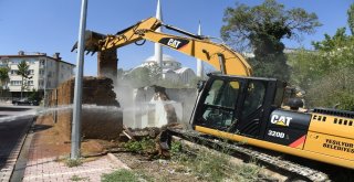 Yeşilyurt Belediyesi 201 Adet Metruk Binayı Yıktı