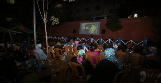 Eyüpsultanda Açıkhavada Sinema Keyfi