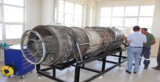 Okul Bahçesine Getirilen Dev Hediye Paketinden Phantom Savaş Uçağı Motoru Çıktı