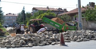 Şuhutta Parke Taşı Çalışmaları Devam Ediyor