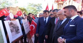 Dünyanın Merkezinda Kurtuluş Sevinci
