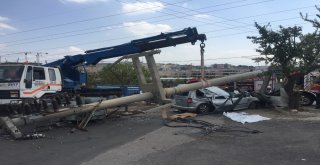 Elektrik Direğine Çarpan Aracın Hız Kadranı 120De Takılı Kaldı