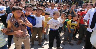 Suriyelilerden İdlib İçin Protesto