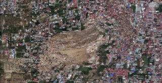 Uydu Fotoğrafları Endonezya Depreminin Şiddetini Ortaya Çıkardı