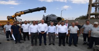 Eski Savaş Uçağı Tır Üzerinde Malatyaya Getirildi
