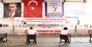 Türkiye Büyükler Ferdi Halter Şampiyonası Başladı