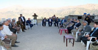 Vali Toprak, Irak Sınırındaki Köyleri Ziyaret Etti