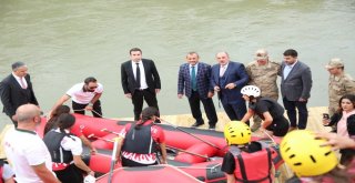 Türkiyenin İlk Rafting Eğitim Merkezi Tuncelide Açıldı