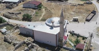 Biri Camiyi Diğeri İse Kiliseyi Mesken Tuttu