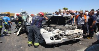 Lüks Otomobil Tıra Ok Gibi Saplandı: 2 Ölü, 2 Ağır Yaralı