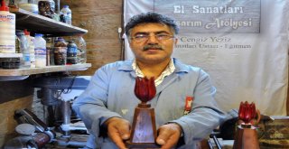 Atık Tahta Parçalarından Manisa Lalesi Yapıyor