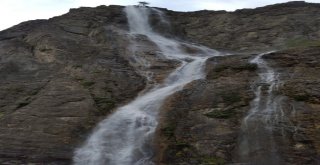 Artvinin Murgul İlçesinde Biri Yapay Biri Doğal İki Şelale Büyük İlgi Görüyor