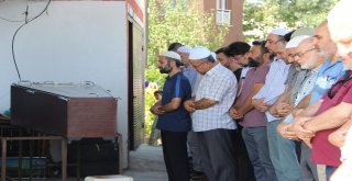 Feci Kazada Ölen Yunus Emre Kurt, Aile Mezarlığına Defnedildi