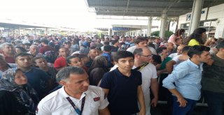 Antalyada İlk Hac Kafilesini Mahşeri Kalabalık Karşıladı