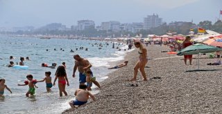Konyaaltı Sahili, Bayram Sonrası Da Dolu