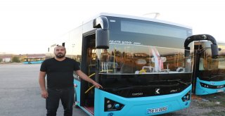 Kalp Krizi Geçiren Yolcuyu Kucağında Taşıdı