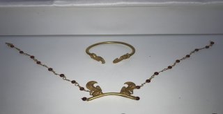 İstanbulda Tarihi Eser Operasyonunda El Yazması 2 Kuran Ele Geçirildi