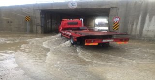 Keşanda Şiddetli Yağmur Sokakları Göle Çevirdi