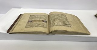 İstanbulda Tarihi Eser Operasyonunda El Yazması 2 Kuran Ele Geçirildi