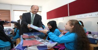 Sultangazi Belediyesinden Okullara Destek